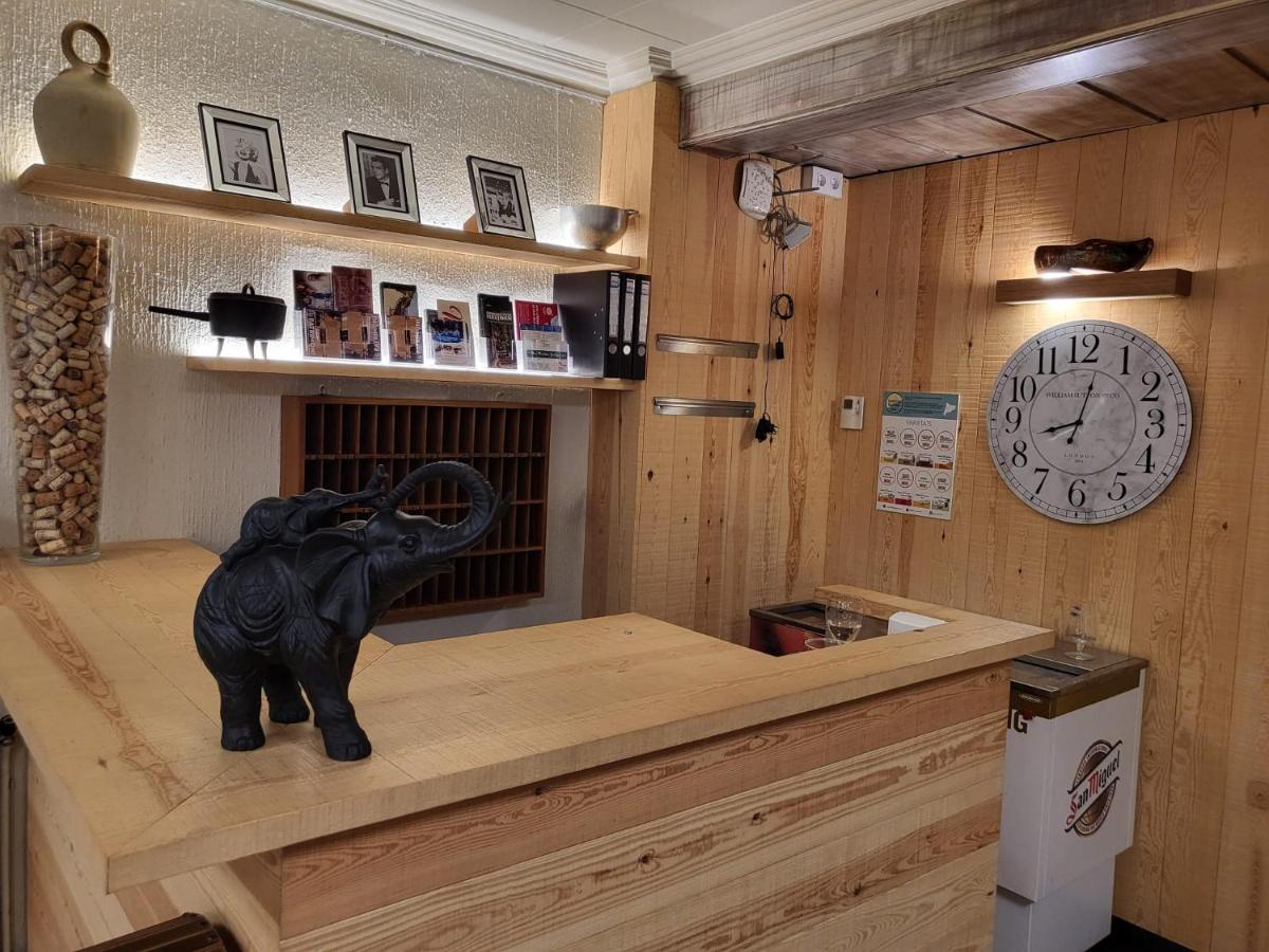 Hostal Torras Sant Hilari Sacalm Eksteriør billede