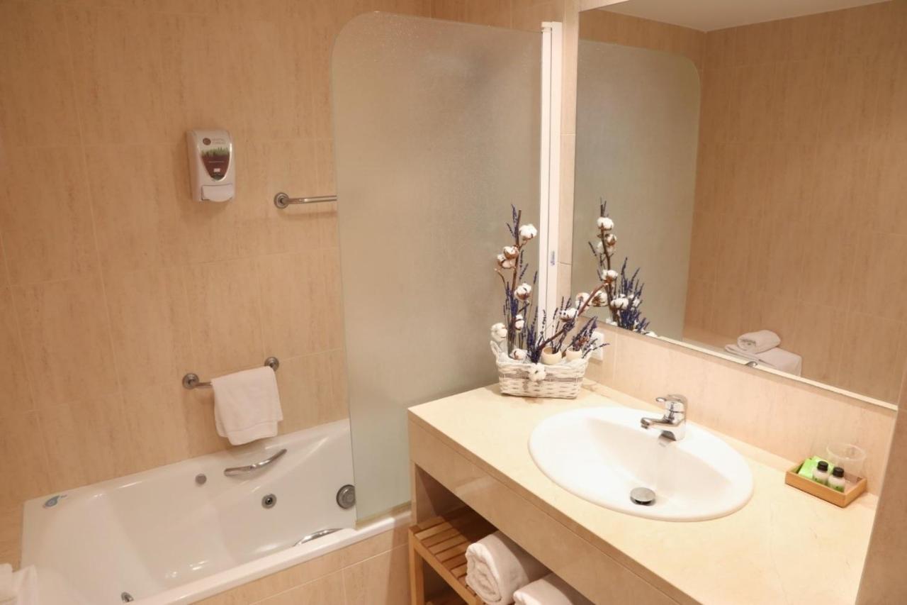 Hostal Torras Sant Hilari Sacalm Eksteriør billede